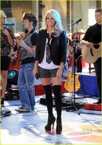 Carrie Performing @ The Today Show
