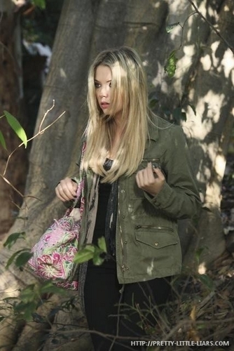  Pretty Little Liars - Episode 1.10 - Keep Your Друзья Close - Promotional фото