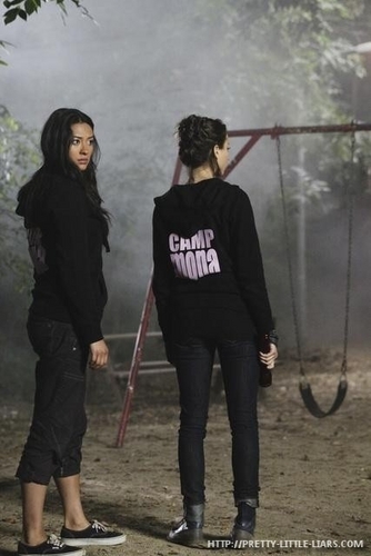  Pretty Little Liars - Episode 1.10 - Keep Your 老友记 Close - Promotional 照片