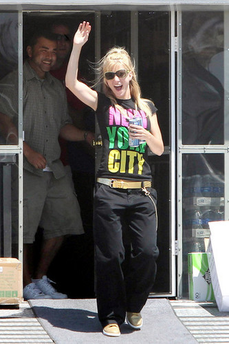  Heather on set {4th August 2010}