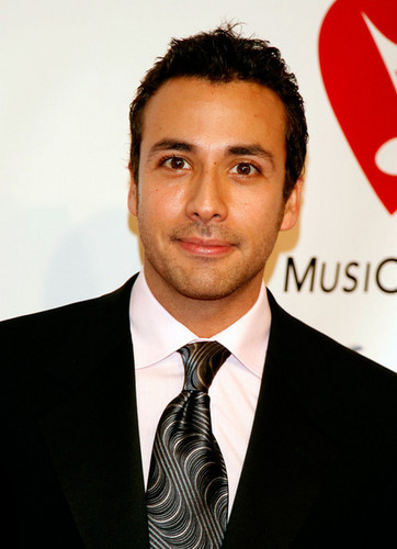  Howie D