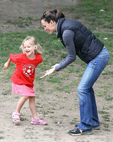  Jen and Ben took kulay-lila and Seraphina to the Park!
