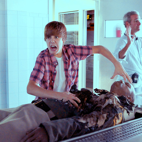 Justin Bieber --> Behind the scenes on CSI 