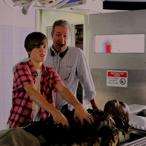  Justin Bieber --> Behind the scenes on C.S.I.