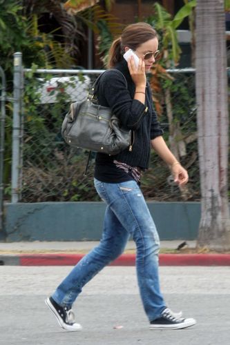  OLIVIA WILDE- Olivia Wilde out in Venice - August 2, 2010