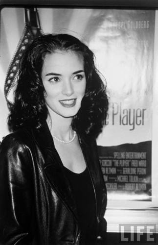  Winona Ryder in April 1993 (1)