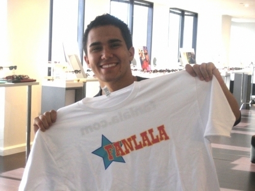  Carlos: I 사랑 My Fanala T-Shirt!!