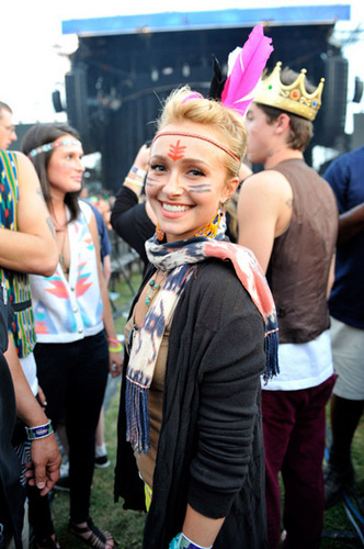  Hayden Panettiere @ "Lollapalooza संगीत Festival" At Grant Park In Chicago -August 6th 2010 2