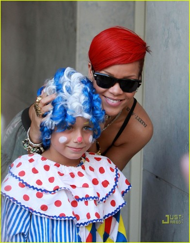  Rihanna Clowns Around!