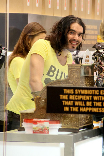  Russell Brand hosts "Buy प्यार Here" (May 27)