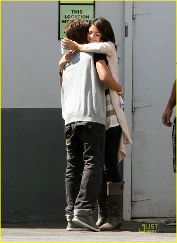  Selena Gomez & Jake T. Austin: Hugs, Hugs, Hugs!