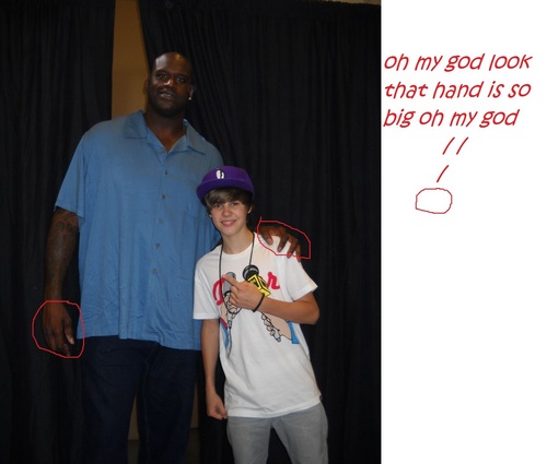  justin bieber and mr. ギグ hand