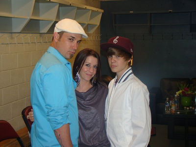  Aww Justin Bieber with his parents <3