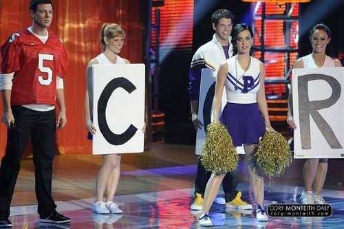  Cory @ 2010 Teen Choice Awards - tunjuk