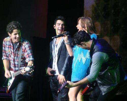  Jemi smile at each other < 3