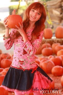  Renesmee at the pumkin patch