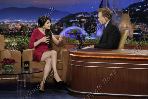  Selena On The Tonight tunjuk With Conan O'Brien <3