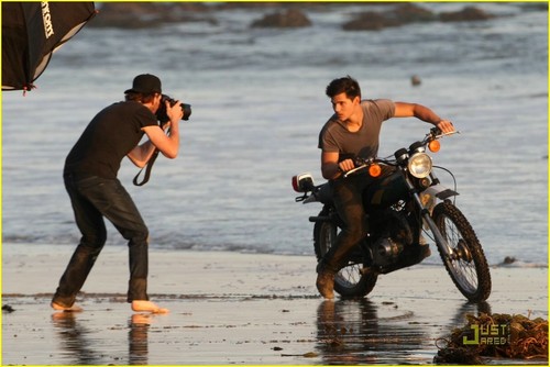  Taylor Lautner´s Flippin´ Hot चित्र Shoot