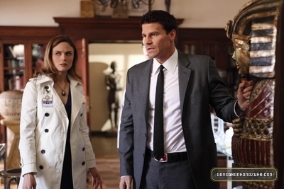  Bones- 5x05 A Night at the Buto Museum