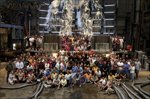  Cast & Crew on set Transformers (2007)