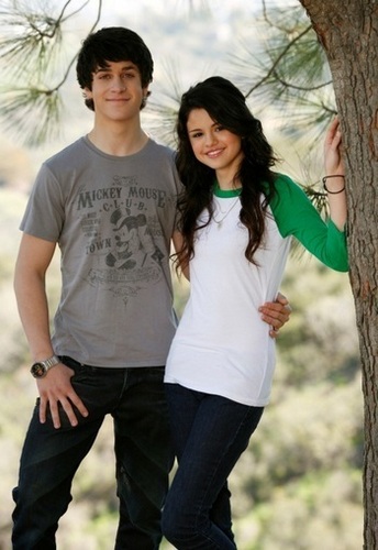  Selena Gomez & David Henrie