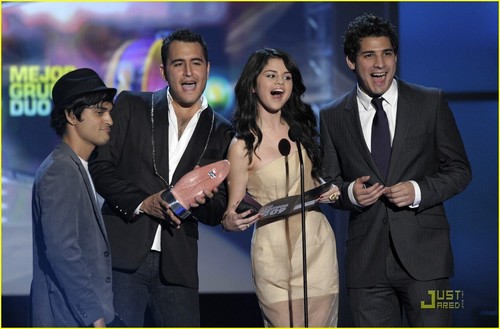  Selena & Miranda @ এমটিভি 2009 Latin America Award