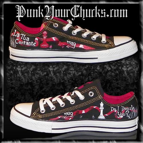  Twilight Converse Sneakers painted bởi www.punkyourchucks.com artist MAG