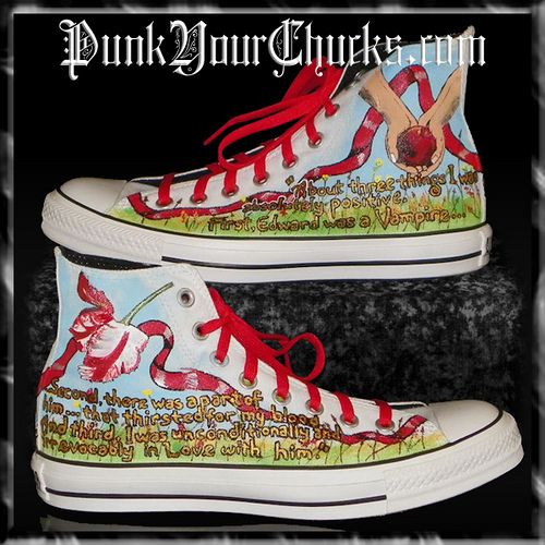  Twilight Converse Sneakers painted سے طرف کی www.punkyourchucks.com artist MAG