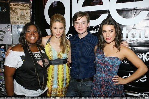  D and L with the cast