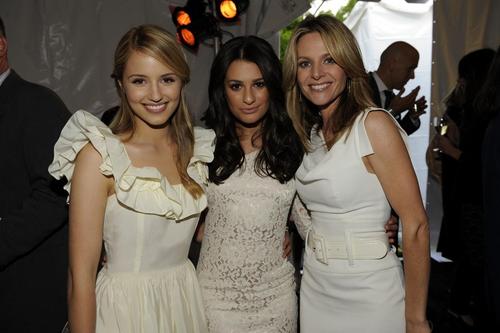 Dianna and Lea with the cast