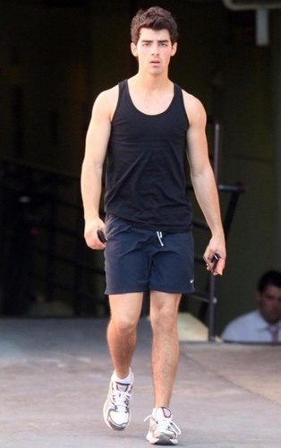 Joe out in West Hollywood - New Hairlook ! 