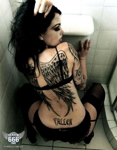  Tattoo chick