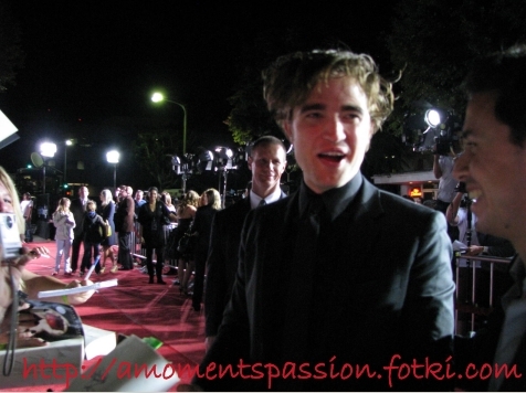  http://www.robsessedpattinson.com/2009/10/newold-pictures-of-robert-pattinson-at.html
