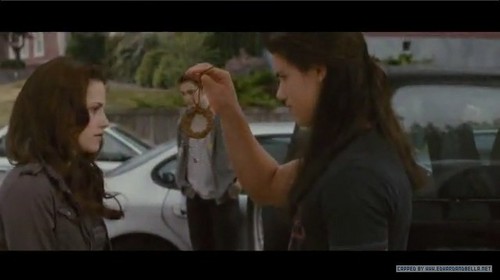  New Moon: Screen Captures > Behind-the-Scenes Featurettes