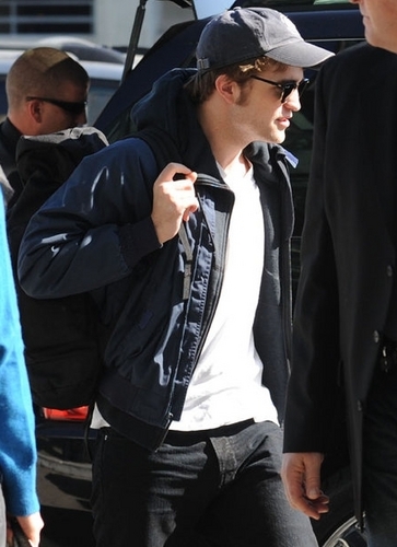  Watch out Япония Robert Pattinson is on his way 31/10/09
