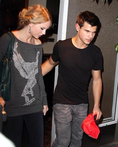  Taylor and Taylor Have avondeten, diner