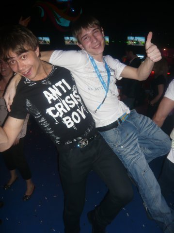 do wewe think there Alex is a little bit drunk?:-D