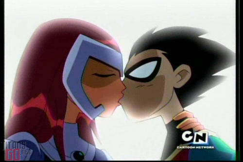 robin and star fire- kiss