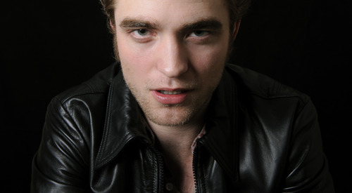  *New* Robert Pattinson HQ Pics