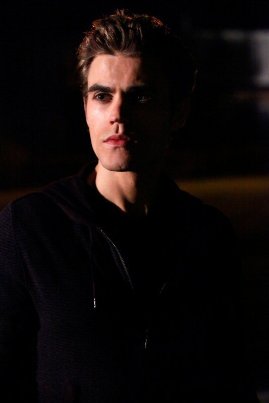 http://images2.fanpop.com/image/photos/8900000/1-10-the-turning-point-promo-photos-the-vampire-diaries-tv-show-8929094-533-800.jpg