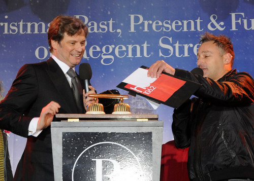  Colin Firth turns on the Weihnachten lights at Regent straße