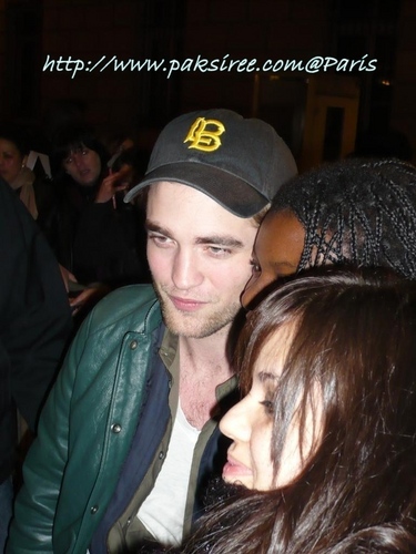  First Pics of Robert Pattinson from France