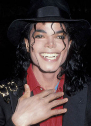  Michael <3 cute vampire :P