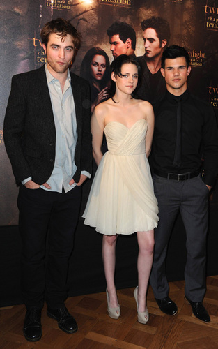  Paris Photocall 1and Taylor 0/11/09 with Rob, Kristen