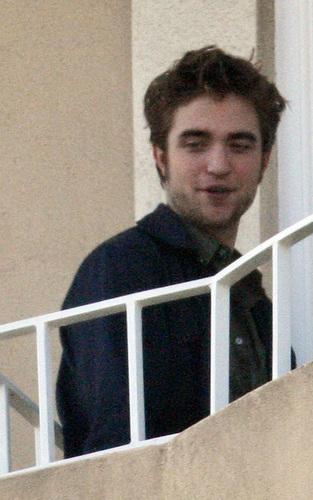  Robert Pattinson: Balcony Smoke Session