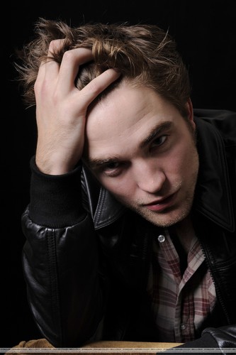  Robert Pattinson: Beverly Hills Portrait Session
