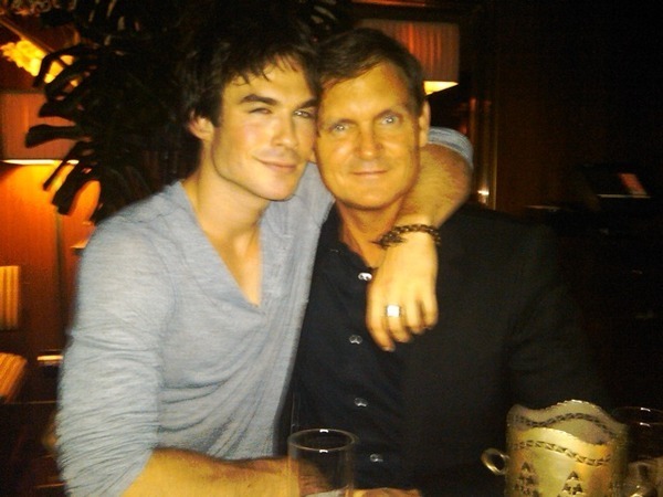 http://images2.fanpop.com/image/photos/9000000/Ian-Somerhalder-and-Kevin-Williamson-the-vampire-diaries-tv-show-9075639-600-450.jpg