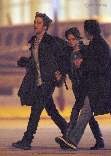  Rob and Kristen getting on private jet