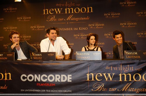  11.14.09 - “New Moon” Munich Press Conference
