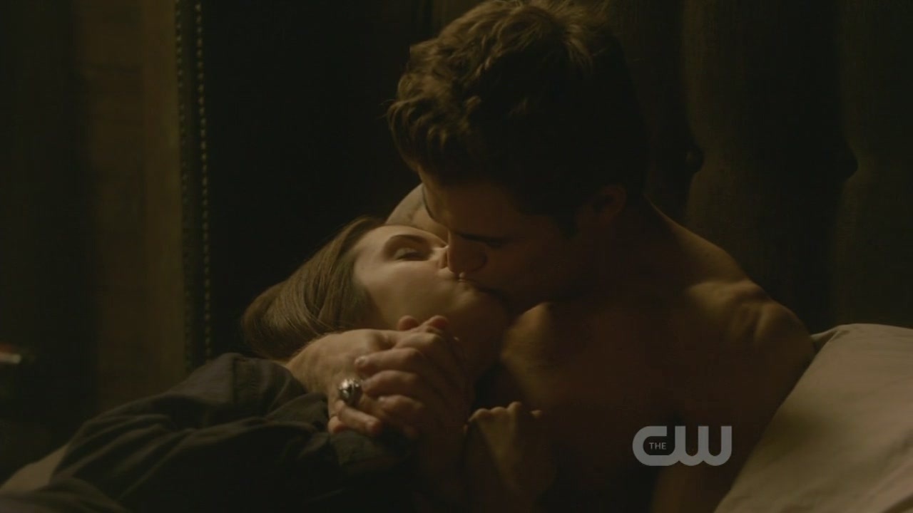 http://images2.fanpop.com/image/photos/9100000/1x10-The-Turning-Point-the-vampire-diaries-tv-show-9123465-1280-720.jpg